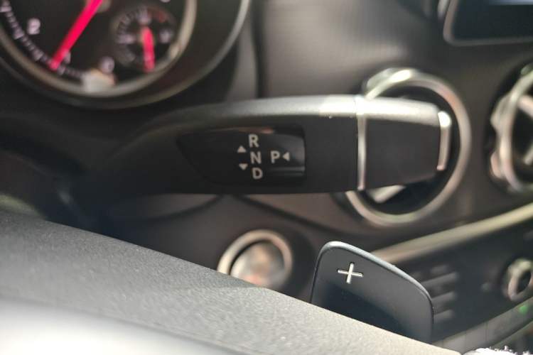 Used Mercedes-Benz GLA 2018 GLA 200 Fashion Model Gear Lever