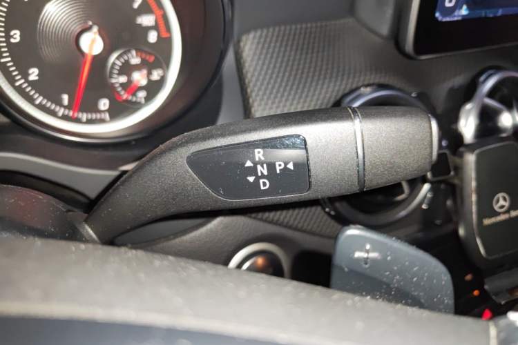 Used Mercedes-Benz GLA 2018 GLA 200 Fashion Model Gear Lever