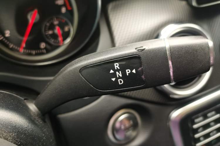 Used Mercedes-Benz GLA 2018 GLA 200 Fashion Model Gear Lever