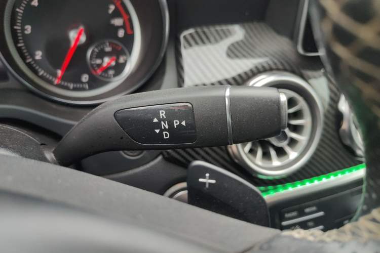Used Mercedes-Benz GLA 2018 GLA 200 Fashion Model Gear Lever