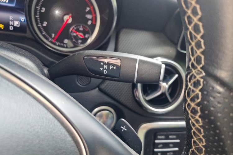 Used Mercedes-Benz GLA 2018 GLA 200 Fashion Model Gear Lever
