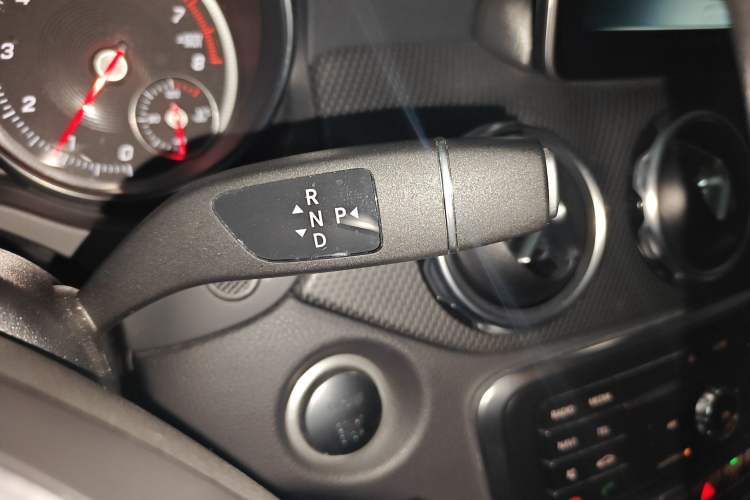 Used Mercedes-Benz GLA 2018 GLA 200 Fashion Model Gear Lever