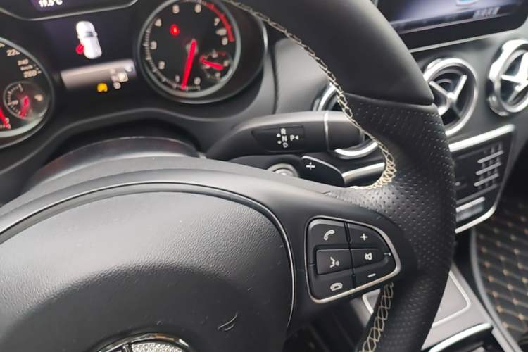 Used Mercedes-Benz GLA 2018 GLA 200 Sport Edition Gear Lever