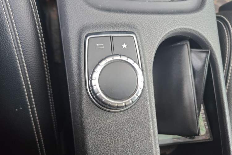 Used Mercedes-Benz GLA 2018 GLA 200 Fashion Model Gear Lever