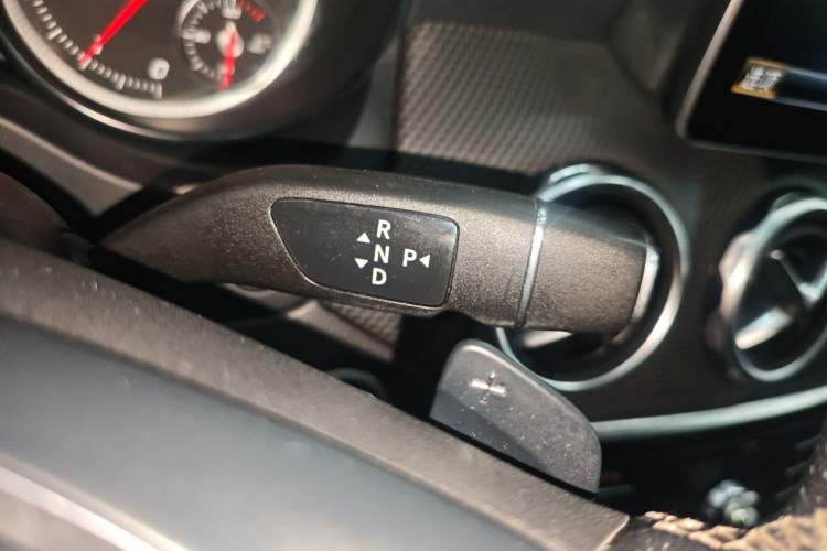 Used Mercedes-Benz GLA 2018 GLA 200 Fashion Model Gear Lever