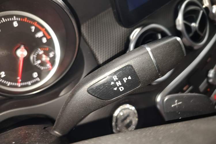 Used Mercedes-Benz GLA 2018 GLA 200 Fashion Model Gear Lever