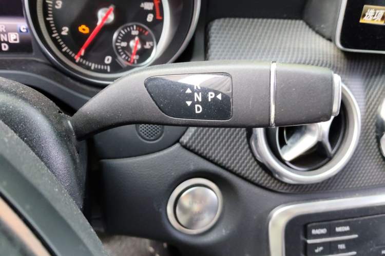 Used Mercedes-Benz GLA 2018 GLA 200 Fashion Model Gear Lever
