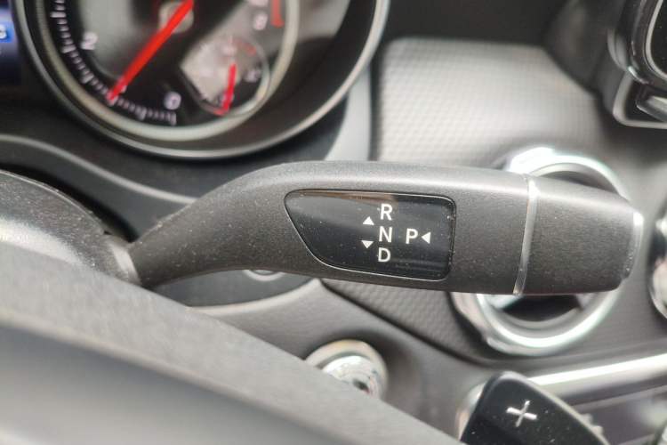 Used Mercedes-Benz GLA 2018 GLA 200 Fashion Model Gear Lever