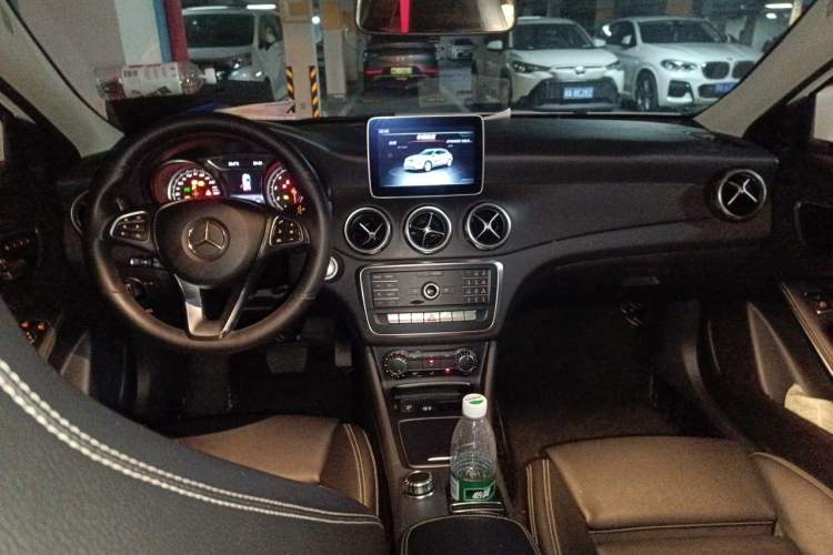 Used Mercedes-Benz GLA 2018 GLA 200 Sport Edition Headliner