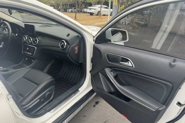Used Mercedes-Benz GLA 2018 GLA 200 Fashion Model Interior 1