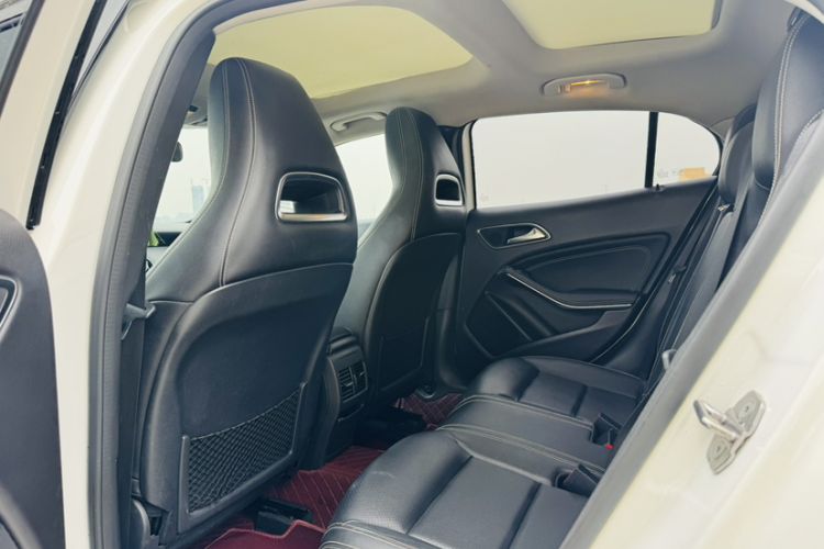 Used Mercedes-Benz GLA 2018 GLA 200 Fashion Model Interior 1