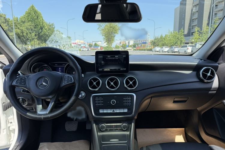 Used Mercedes-Benz GLA 2018 GLA 200 Sport Edition Interior 1