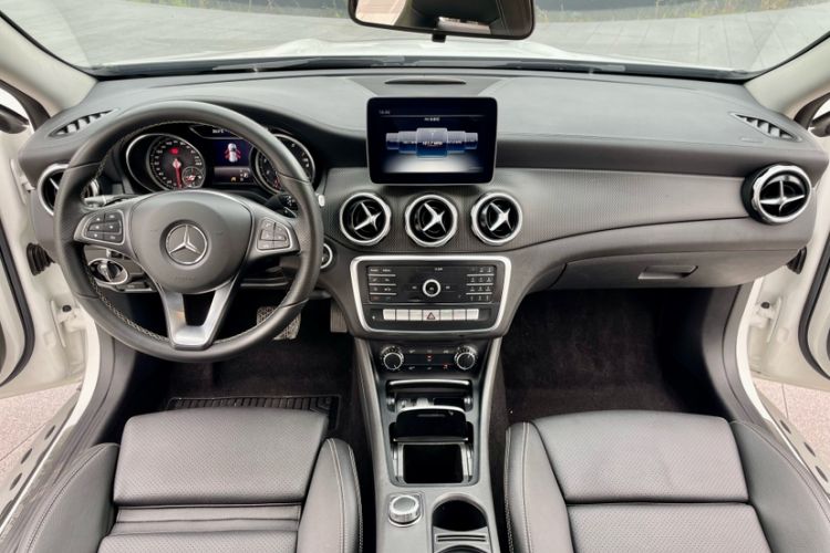 Used Mercedes-Benz GLA 2018 GLA 200 Fashion Model Interior 1