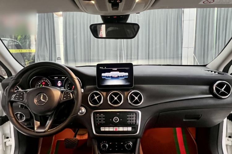 Used Mercedes-Benz GLA 2018 GLA 200 Fashion Model Interior 1