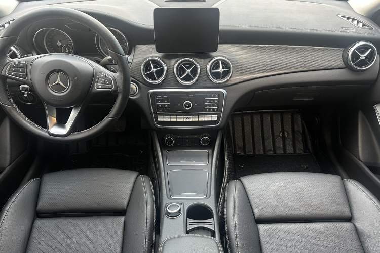 Used Mercedes-Benz GLA 2018 GLA 220 4MATIC Sport Edition Interior 1