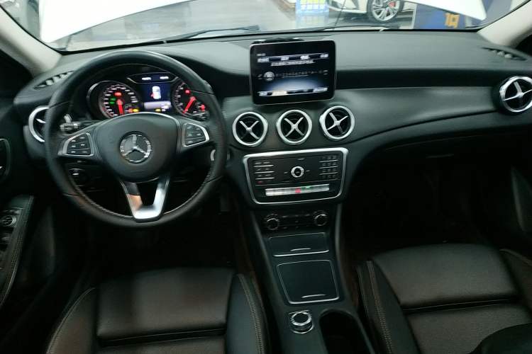 Used Mercedes-Benz GLA 2018 GLA 200 Fashion Model Interior 2