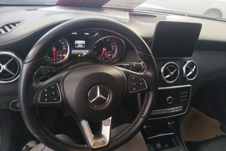 Used Mercedes-Benz GLA 2018 GLA 200 Sport Edition Interior 2