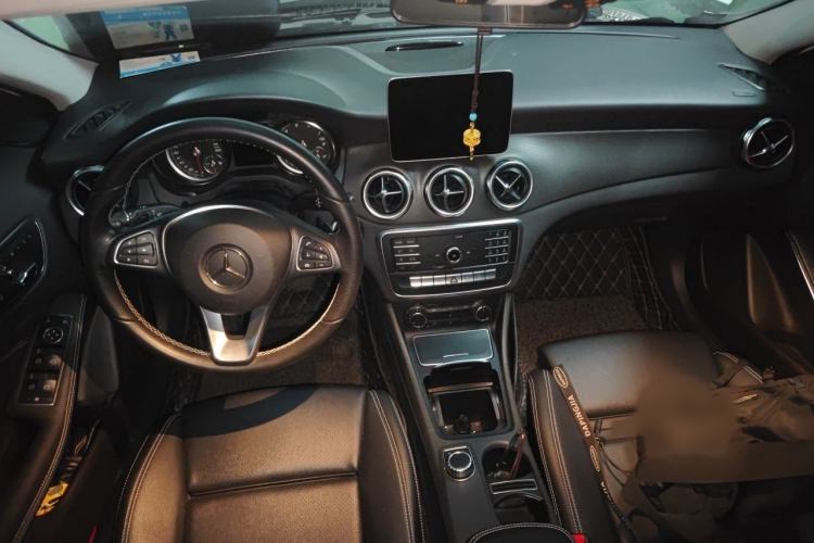 Used Mercedes-Benz GLA 2018 GLA 200 Sport Edition Interior 2
