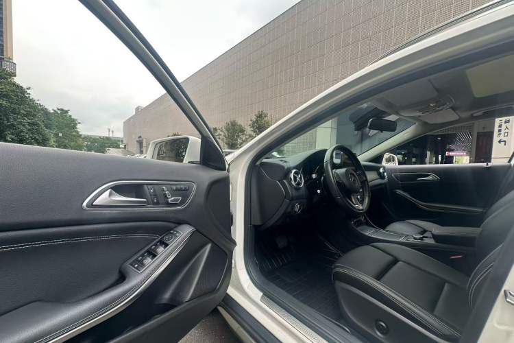 Used Mercedes-Benz GLA 2018 GLA 200 Fashion Model Interior 2