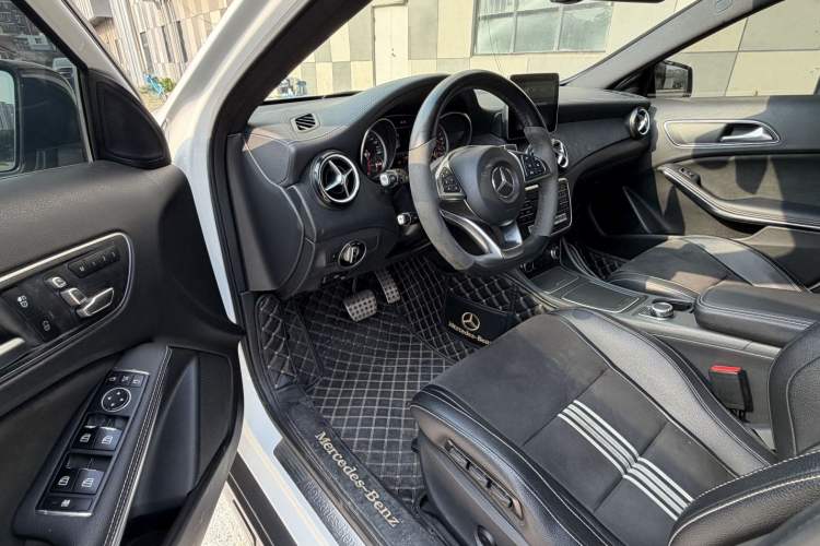 Used Mercedes-Benz GLA 2018 GLA 200 Polar Limited Edition Interior 2