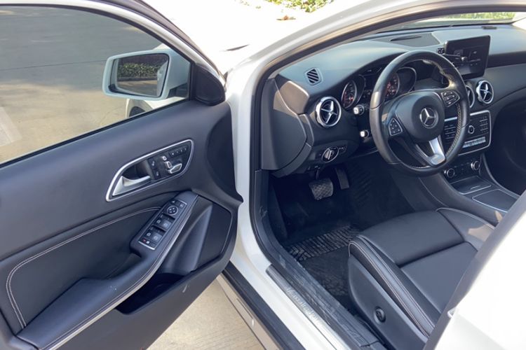 Used Mercedes-Benz GLA 2018 GLA 200 Sport Edition Interior 2