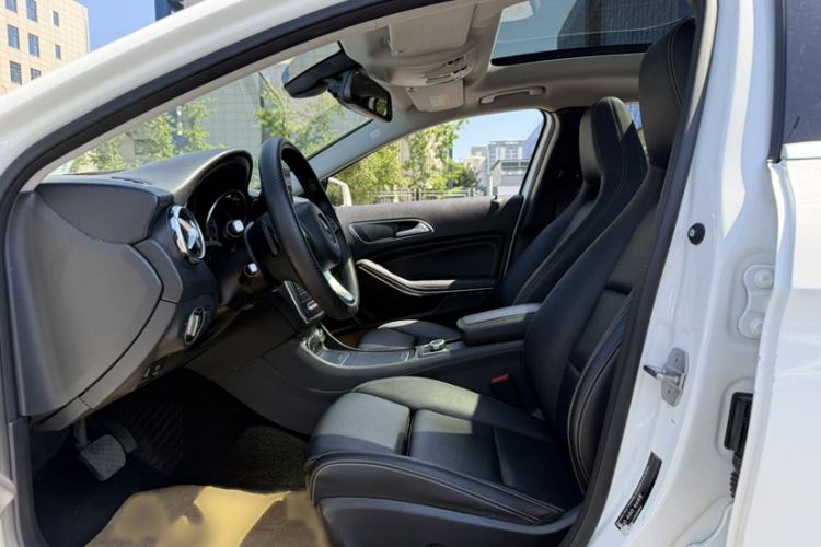 Used Mercedes-Benz GLA 2018 GLA 200 Sport Edition Interior 2