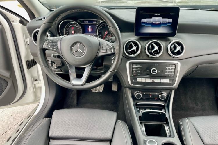 Used Mercedes-Benz GLA 2018 GLA 200 Fashion Model Interior 2
