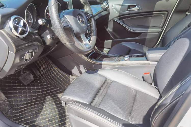 Used Mercedes-Benz GLA 2018 GLA 200 Sport Edition Interior 2