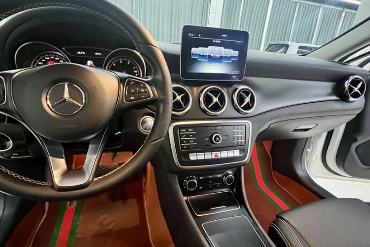 Used Mercedes-Benz GLA 2018 GLA 200 Fashion Model Interior 2
