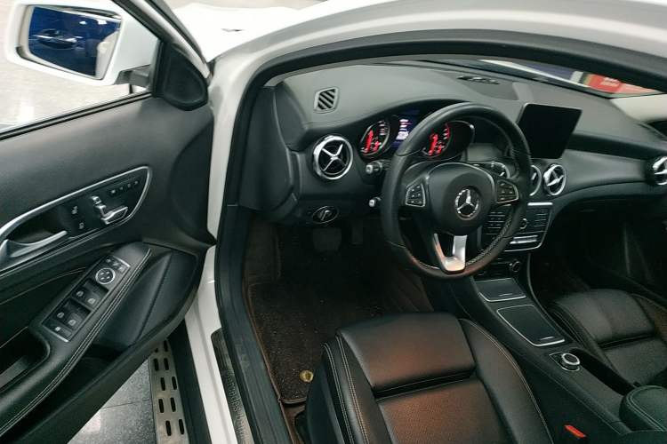 Used Mercedes-Benz GLA 2018 GLA 200 Fashion Model Interior 3