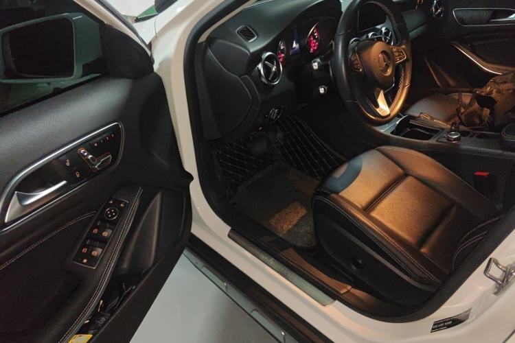Used Mercedes-Benz GLA 2018 GLA 200 Sport Edition Interior 3