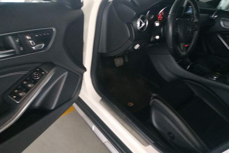 Used Mercedes-Benz GLA 2018 GLA 200 Sport Edition Interior 3