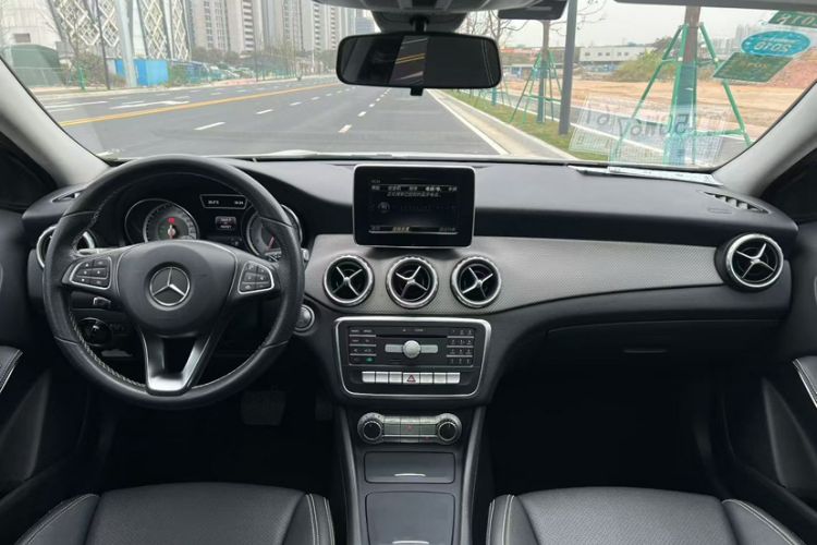 Used Mercedes-Benz GLA 2018 GLA 200 Sport Edition Interior 3