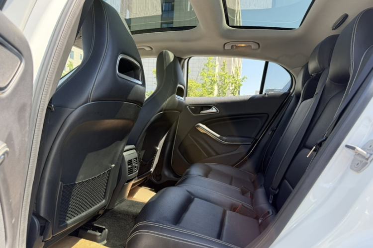 Used Mercedes-Benz GLA 2018 GLA 200 Sport Edition Interior 3