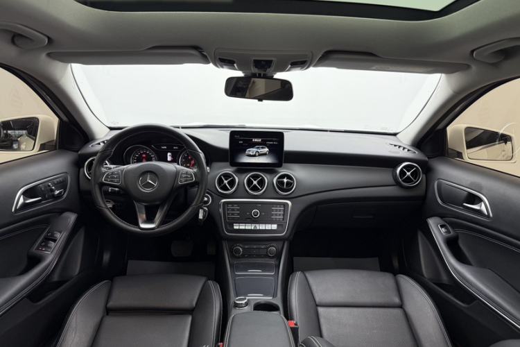 Used Mercedes-Benz GLA 2018 GLA 200 Sport Edition Interior 4