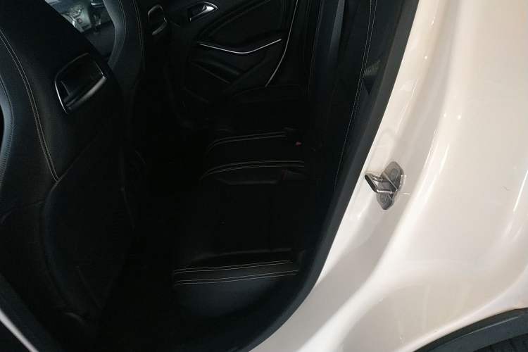 Used Mercedes-Benz GLA 2018 GLA 200 Sport Edition Interior 4