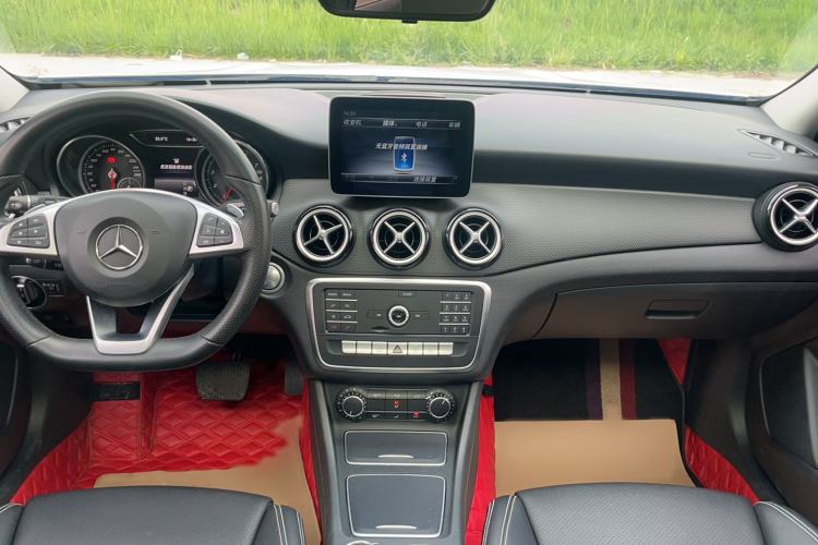Used Mercedes-Benz GLA 2018 GLA 200 Sport Edition Interior 4