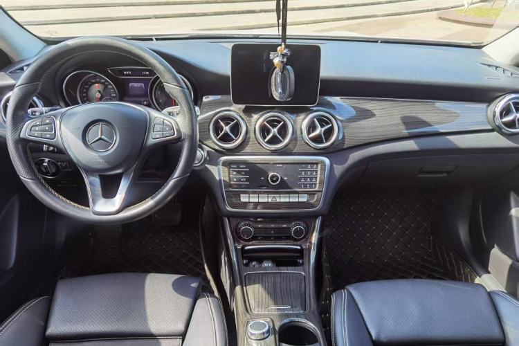 Used Mercedes-Benz GLA 2018 GLA 200 Sport Edition Interior 4