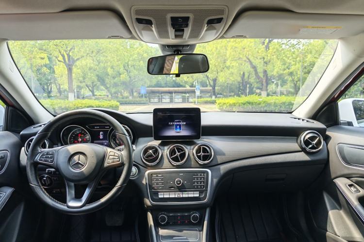 Used Mercedes-Benz GLA 2018 GLA 200 Sport Edition Interior 4