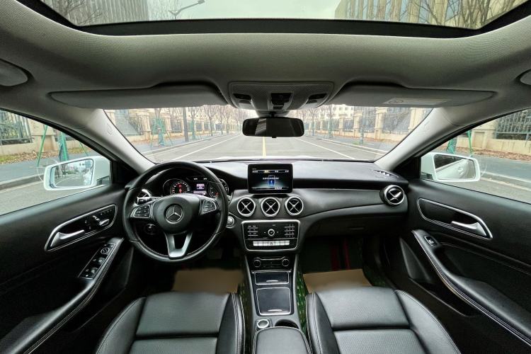 Used Mercedes-Benz GLA 2018 GLA 200 Sport Edition Interior 4