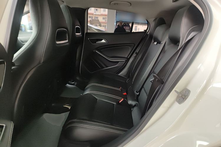Used Mercedes-Benz GLA 2018 GLA 200 Sport Edition Interior 4