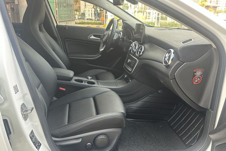 Used Mercedes-Benz GLA 2018 GLA 220 4MATIC Sport Edition Interior 5