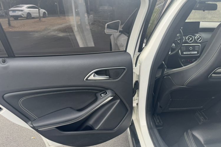 Used Mercedes-Benz GLA 2018 GLA 200 Fashion Model Interior 6