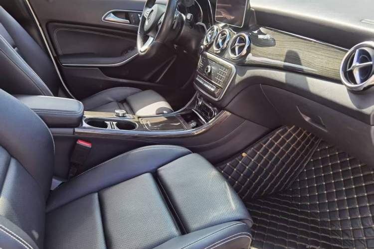 Used Mercedes-Benz GLA 2018 GLA 200 Sport Edition Interior 6