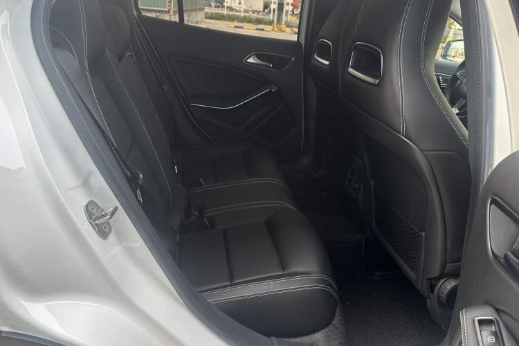 Used Mercedes-Benz GLA 2018 GLA 220 4MATIC Sport Edition Interior 6