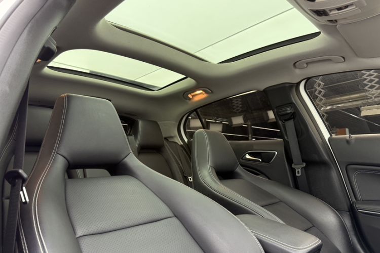 Used Mercedes-Benz GLA 2018 GLA 200 Sport Edition Interior 7
