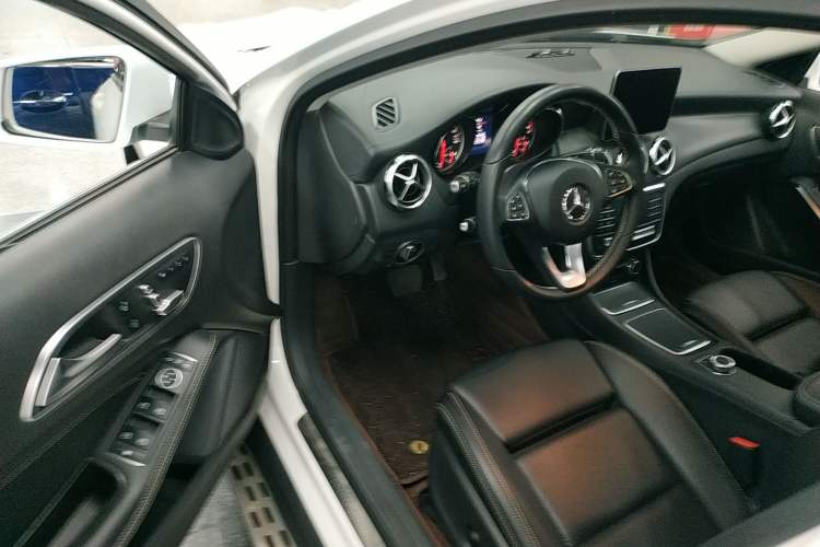 Used Mercedes-Benz GLA 2018 GLA 200 Fashion Model Left Front Seat