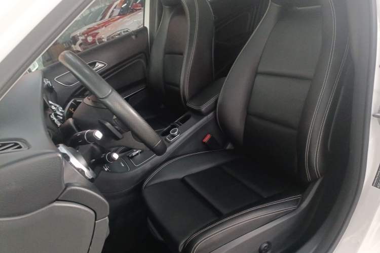 Used Mercedes-Benz GLA 2018 GLA 200 Sport Edition Left Front Seat