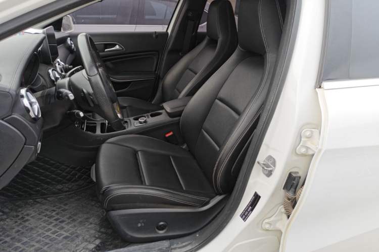 Used Mercedes-Benz GLA 2018 GLA 200 Fashion Model Left Front Seat