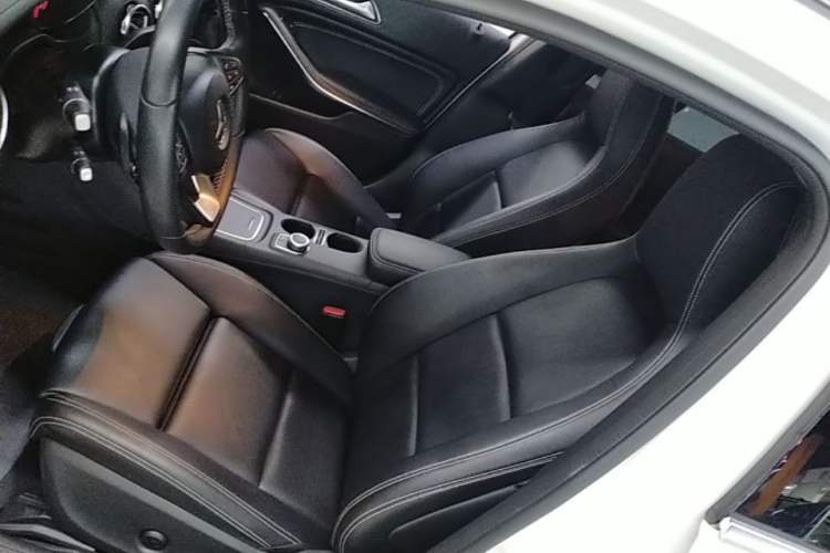 Used Mercedes-Benz GLA 2018 GLA 200 Fashion Model Left Front Seat